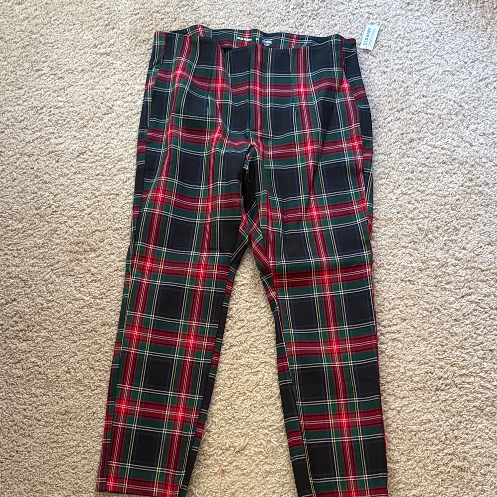 Old Navy women’s Tartan Plaid Pants - Red, Green, and Black - new with tags -